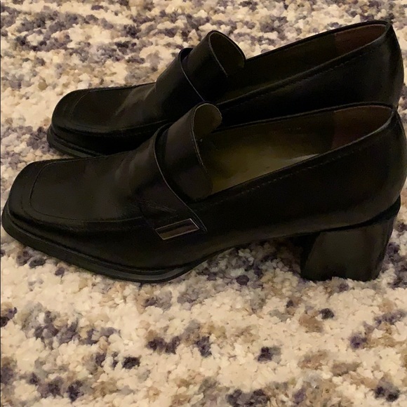 Woman’s Maripe Shoes - Picture 2 of 5